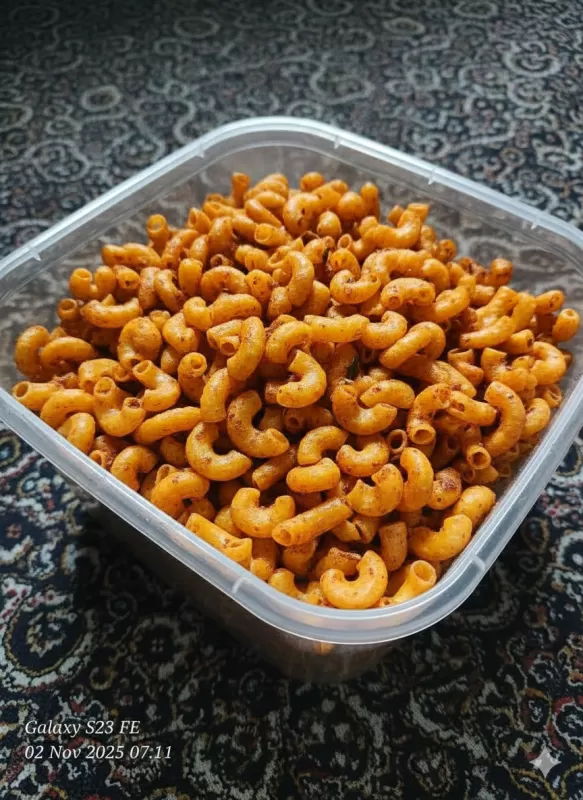 Makroni delon biru pedas